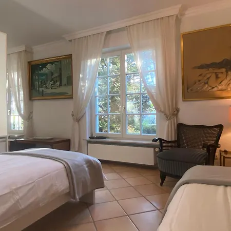 Inge's Arthouse & Gardenlounge, Bei Frankfurt * Eschborn