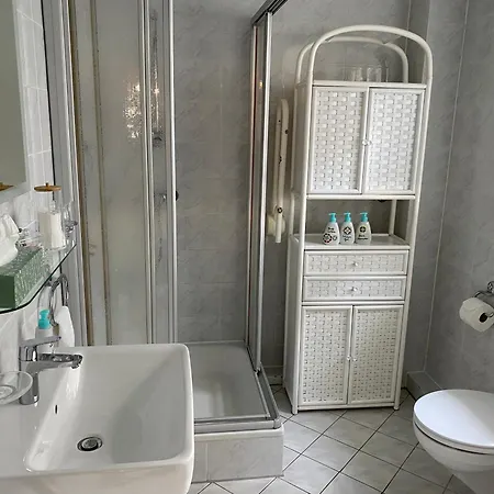 Inge's Arthouse & Gardenlounge, Bei Frankfurt * Eschborn