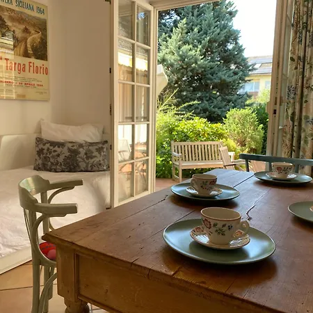 Inge's Arthouse & Gardenlounge, Bei Frankfurt Eschborn