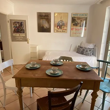 Apartman Inge's Arthouse & Gardenlounge, Bei Frankfurt Eschborn