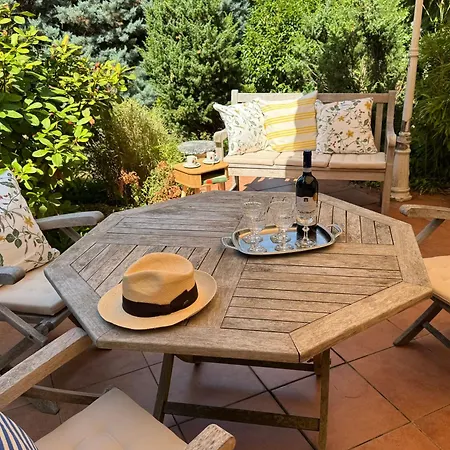 Apartman Inge's Arthouse & Gardenlounge, Bei Frankfurt *
