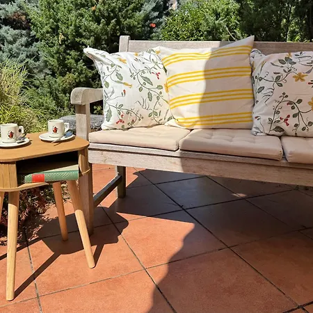 Inge's Arthouse & Gardenlounge, Bei Frankfurt * Eschborn